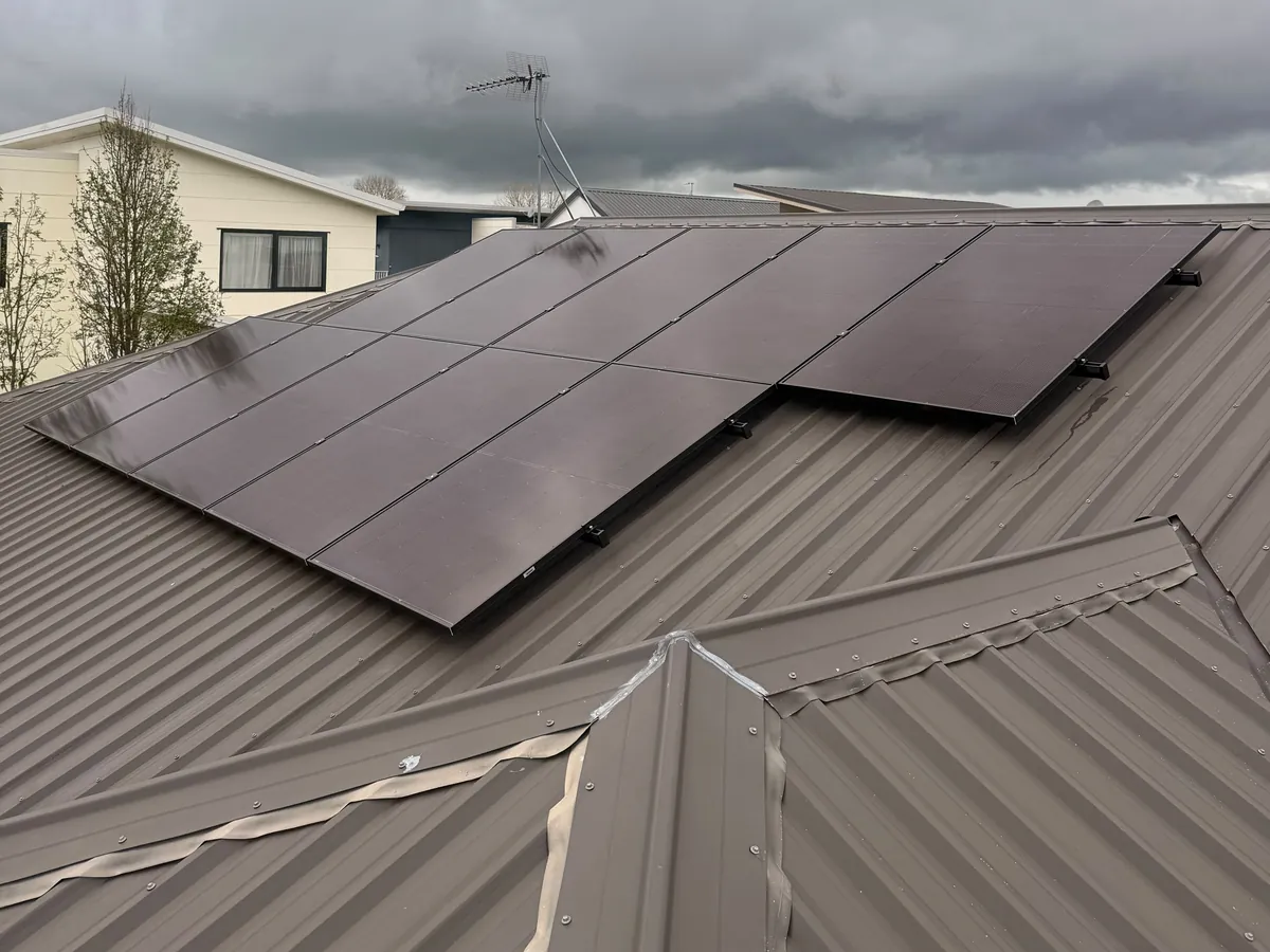 A 9.1kW EFS Solar array on a dark metal roof in Flagstaff, Hamilton