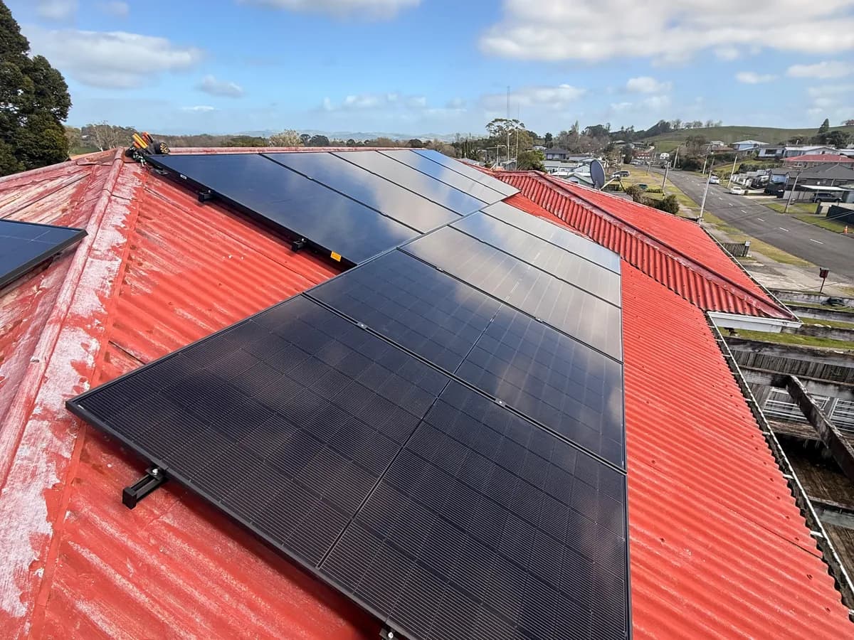 A 9.1kW EFS Solar array on a long roof in Hamilton, Waikato