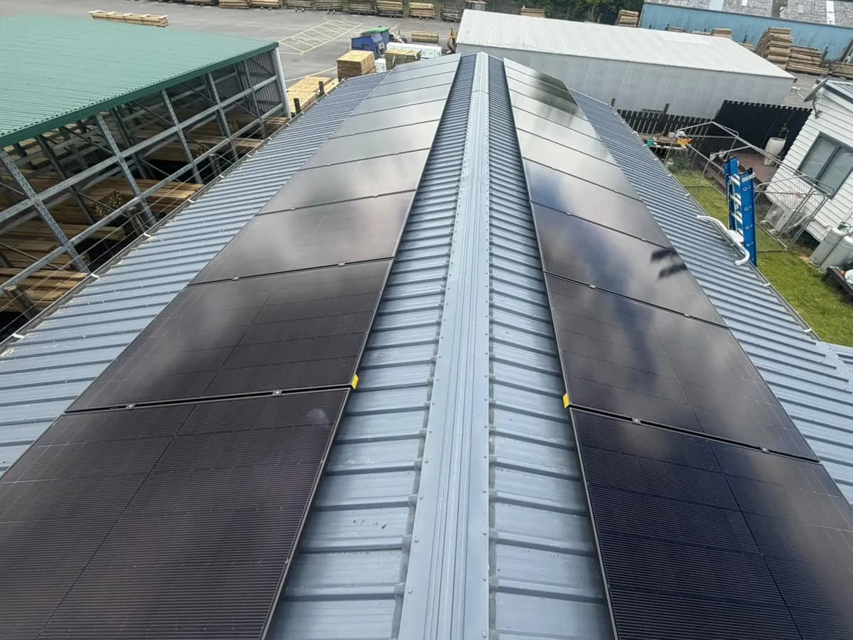 A 9.1kW EFS Solar array in two rows on a long metal roof in Ōtorohanga, Waikato