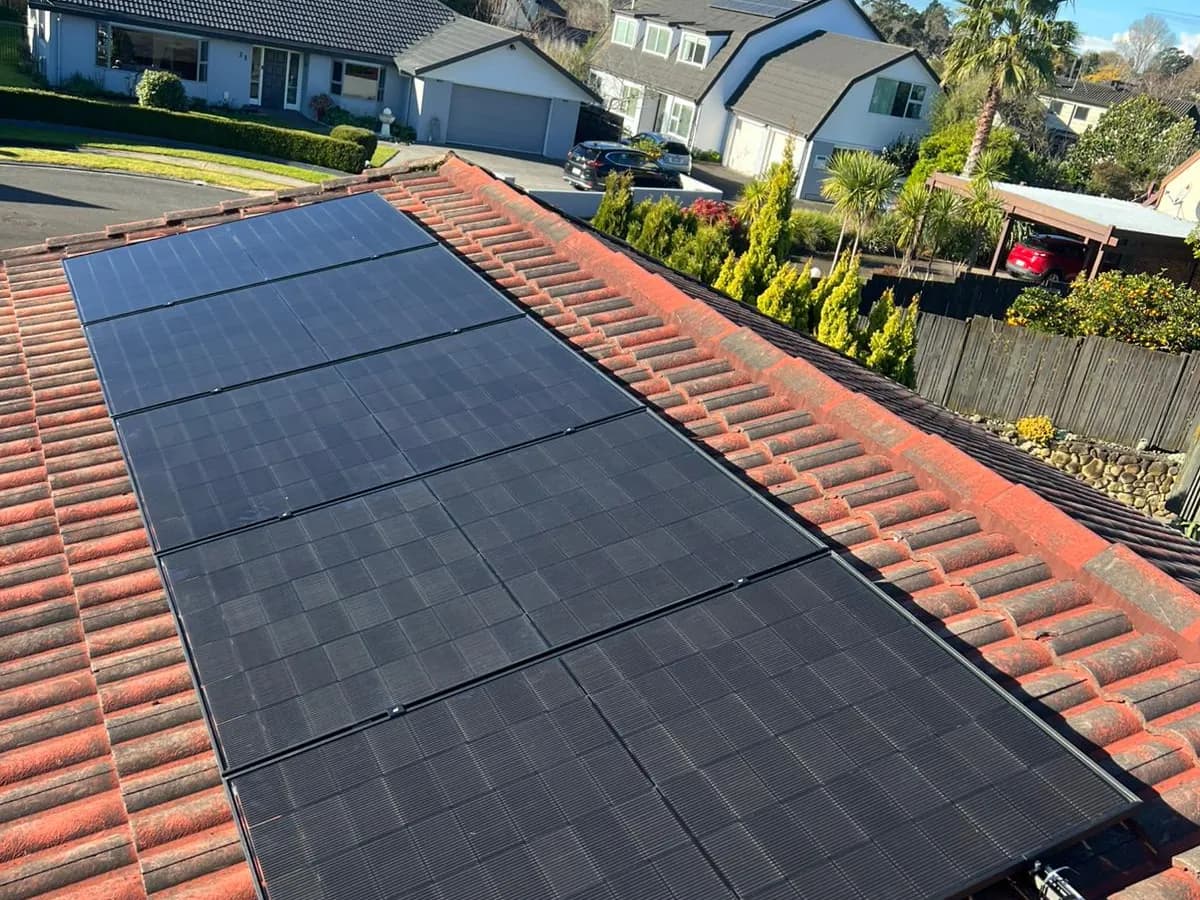A 6.6kW EFS Solar array on a home in Saint Andrews, Hamilton, Waikato