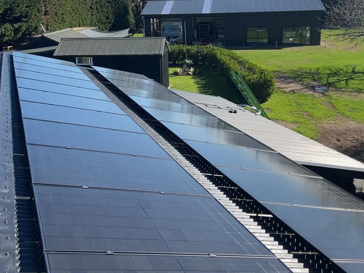 A 10kW EFS Solar array along a long roof at Tamahere, Waikato