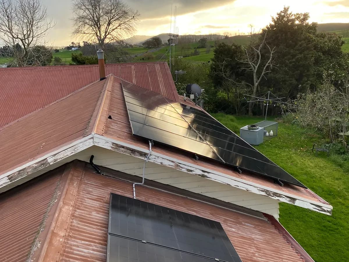 A 8.2kW EFS Solar array on a home in Tauhei, Waikato