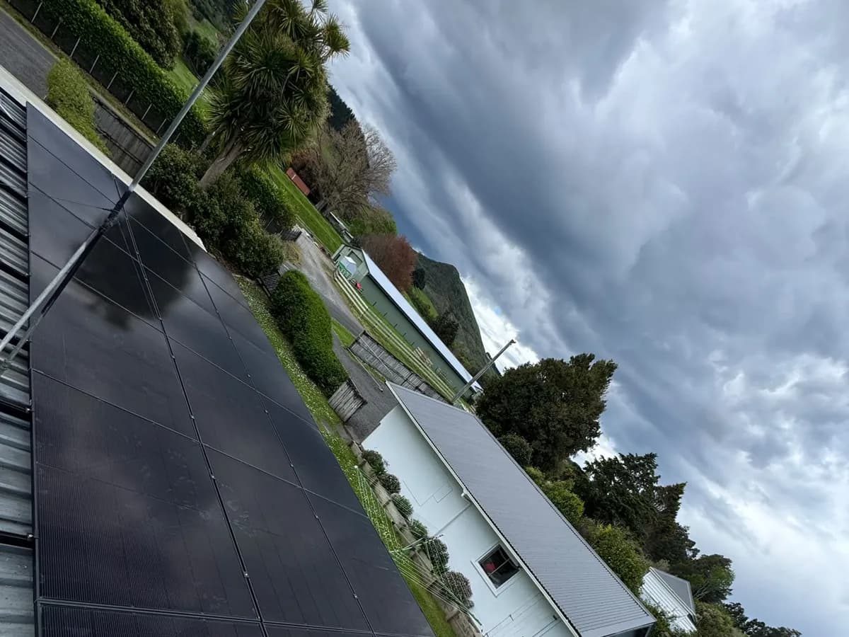 A 15.47kW EFS Solar array covering a long low roof at Waihi, Waikato, seen from above